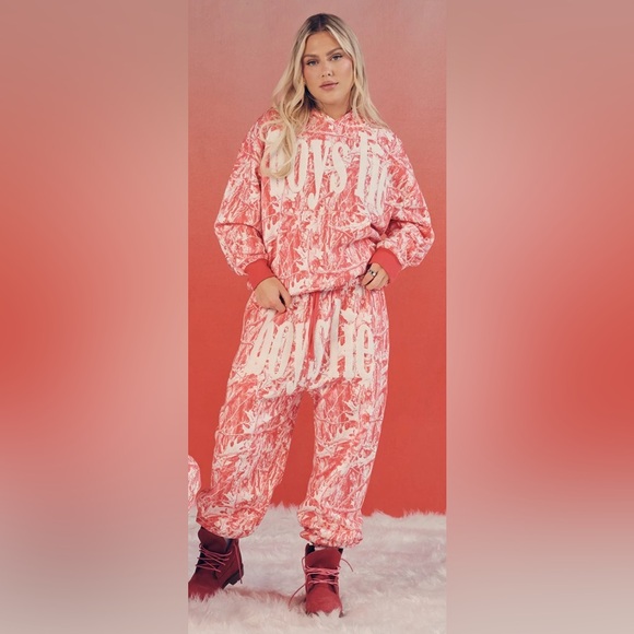Boys Lie Pants - Boys Lie Red Camo Sweatsuit NEW